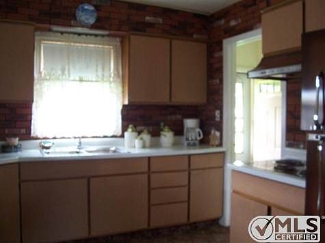 3rd image of 513 Roosevelt Ave