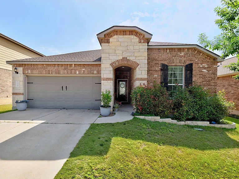 744 Hoot Owl Ln S — Photo 1