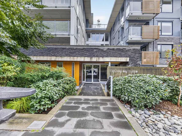 221 E 3rd St #506, North Vancouver, BC V7L 0C1