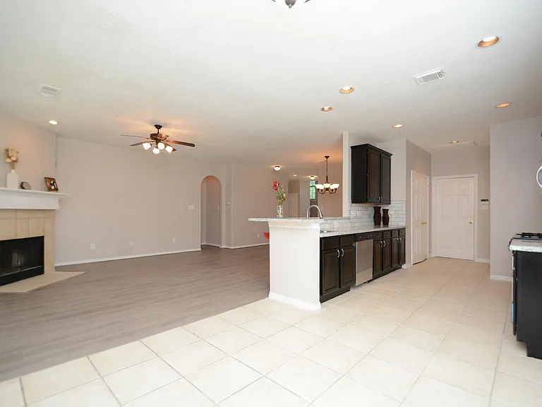 Open floor plan with cozy fireplace in livingroom