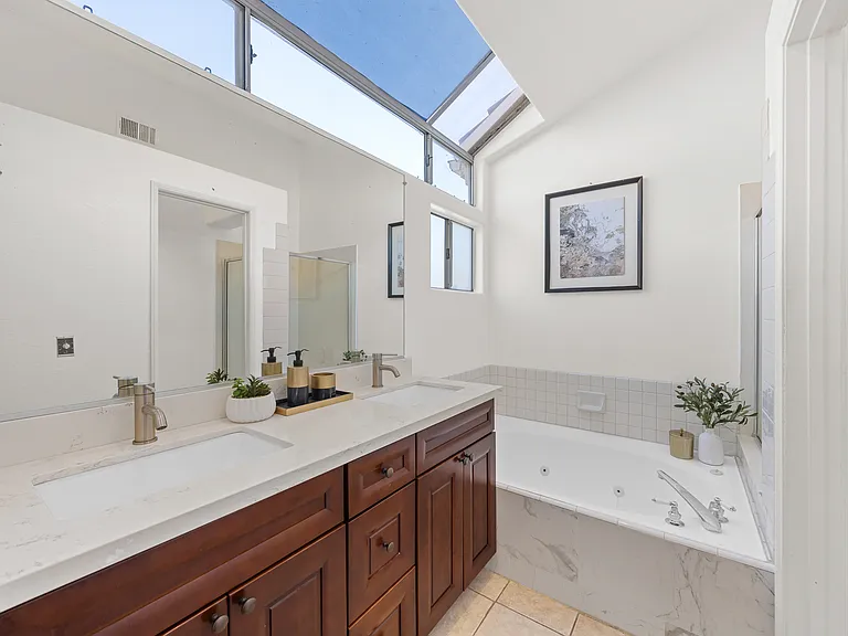 16 Santa Clara St #1 — Photo 34