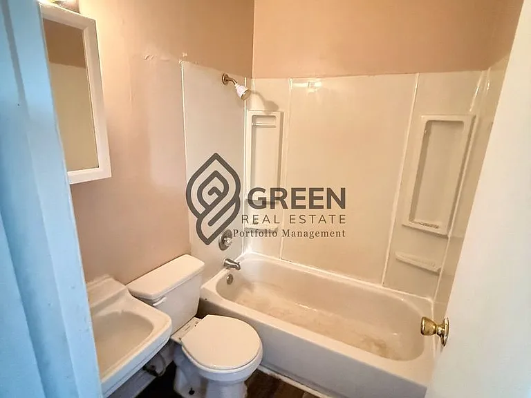 294 N Greenwood Ave — Photo 4