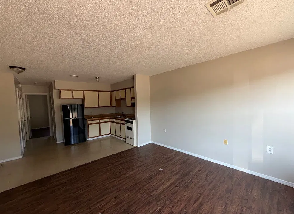 Redbud Apartments - B5 — Photo 1