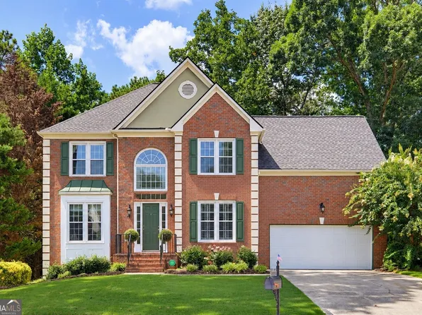 320 Hillside Manor Dr, Sugar Hill, GA 30518