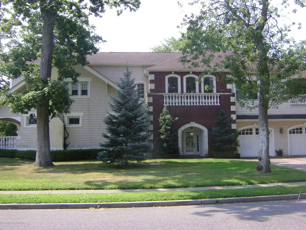 23 Westra St photo 1