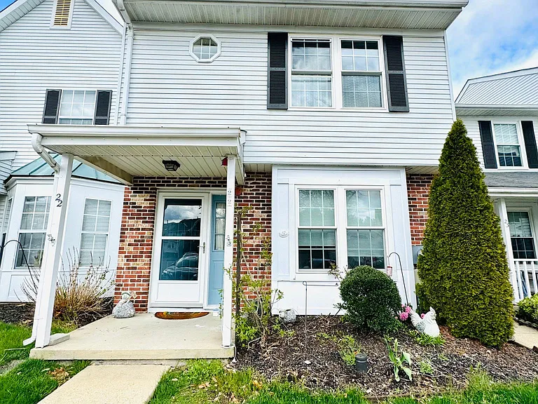 22 Wyckwood Ct — Photo 1