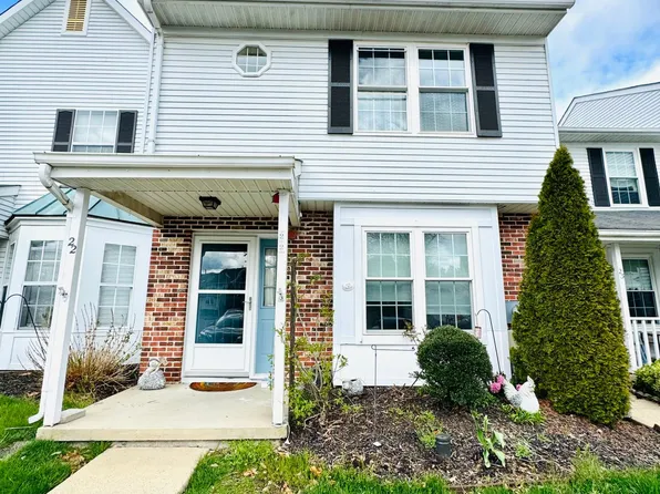 22 Wyckwood Ct, Newtown, PA 18940