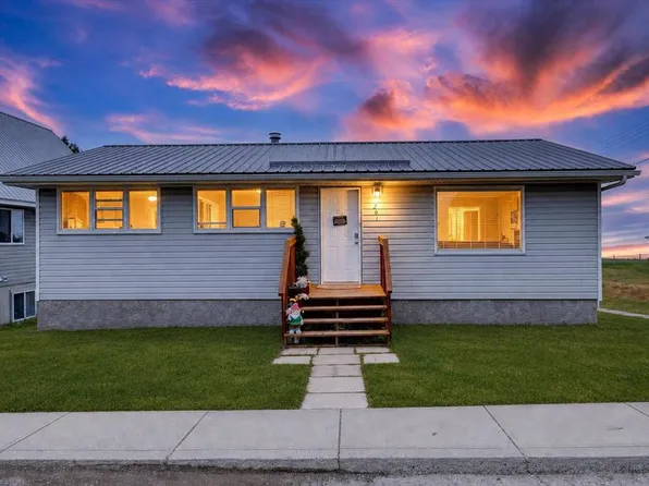 201 E 1st Ave, Kneehill County, AB T0M 2B0