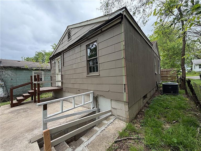 Listing photo 5
