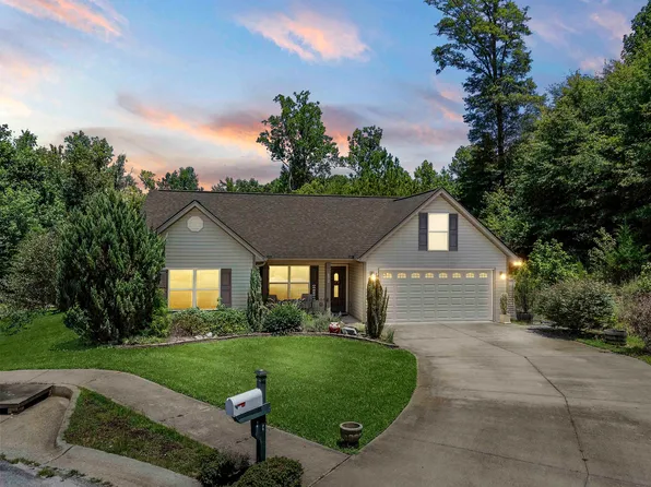 672 Chastine Dr, Spartanburg, SC 29301