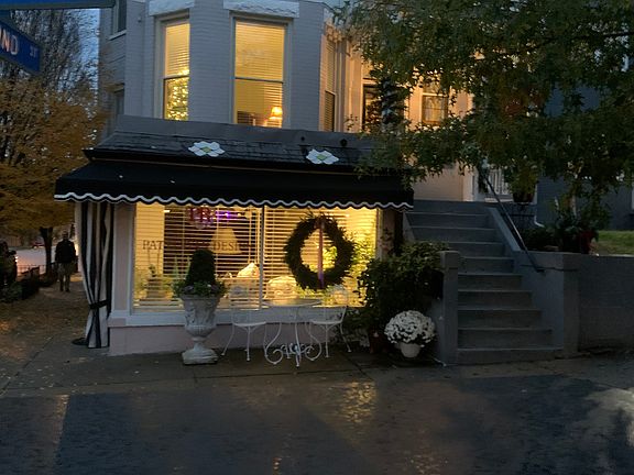 2nd image of 3201 W Franklin St