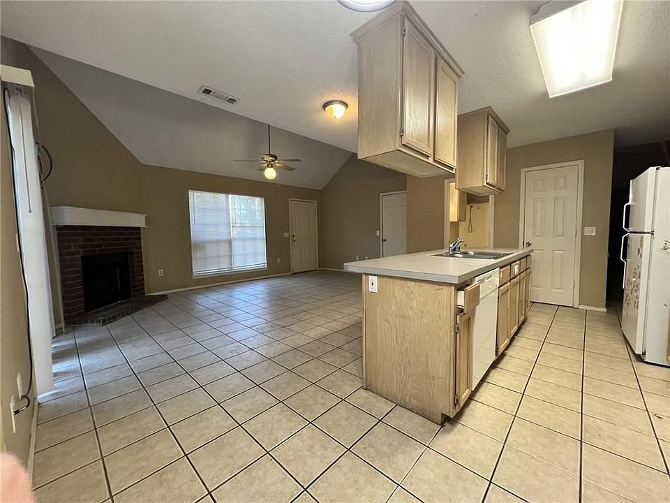 1st image of 1631 & 1629 N Saddlehorn Ave #1629