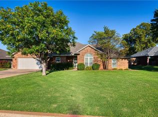 320 Peggy Dr, Elk City, OK 73644