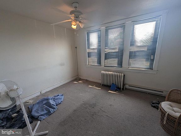 2nd image of 2052 Margaret St
