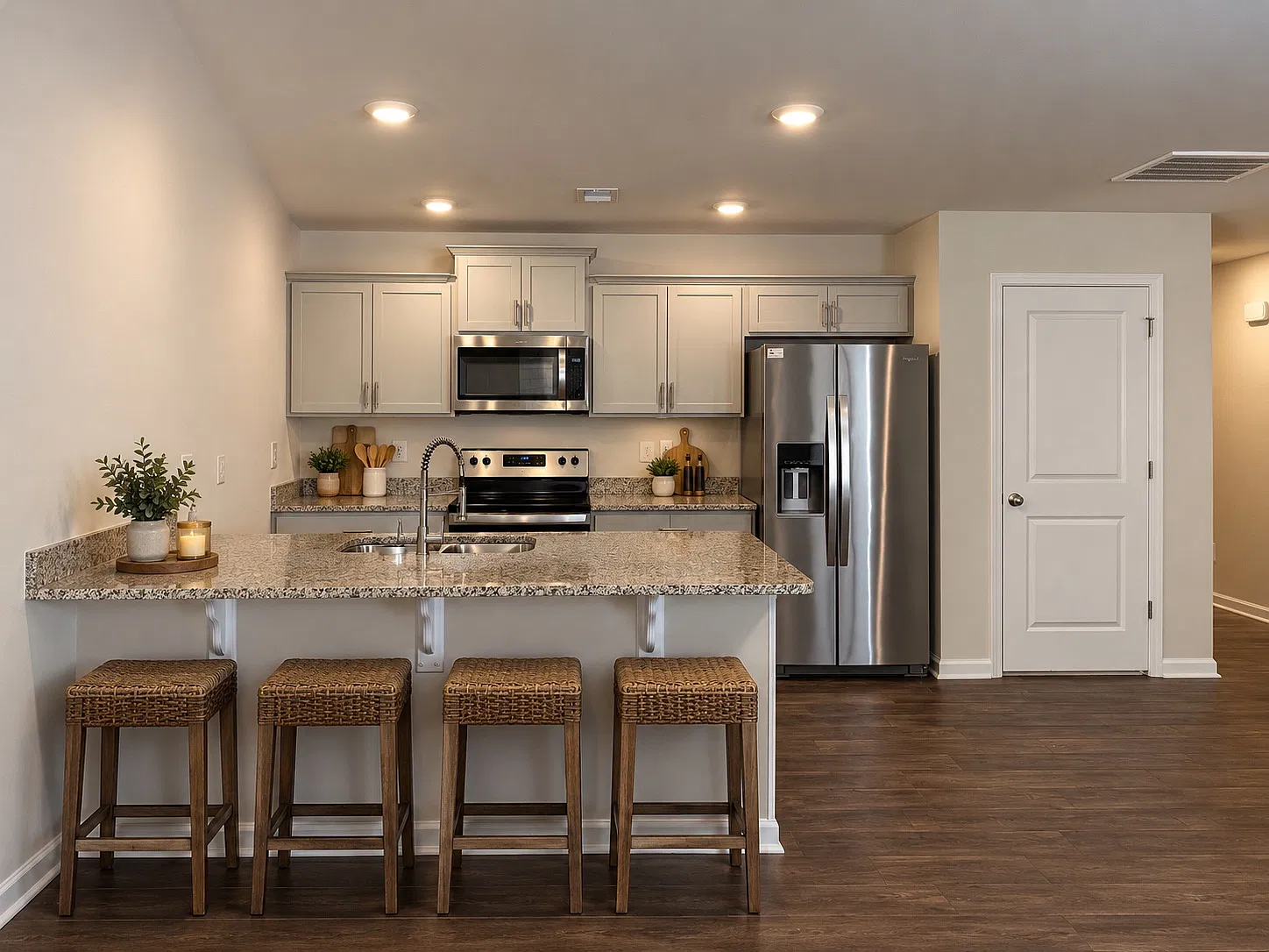 4 bed, $1,700 — Photo 1
