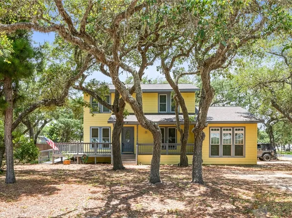 313 N 11th St, Fulton, TX 78358