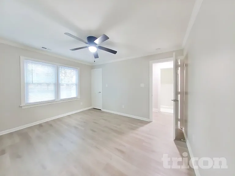 2501 Haybrook Ln — Photo 15