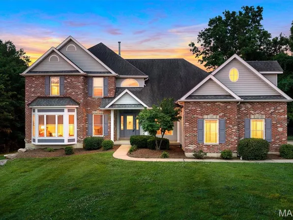 335 Summit Rd, Fenton, MO 63026