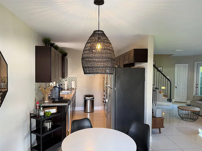 608 NE 29th Dr #1 — Photo 8