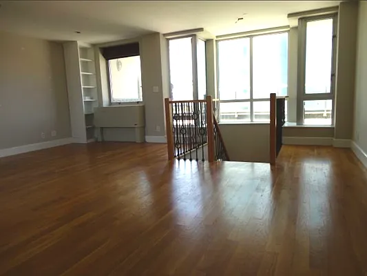 Rented by Loom Group | media 18