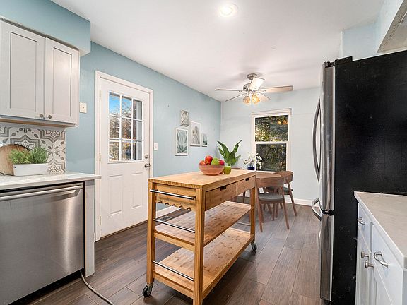 4th image of 5863 S Ivanhoe Ave