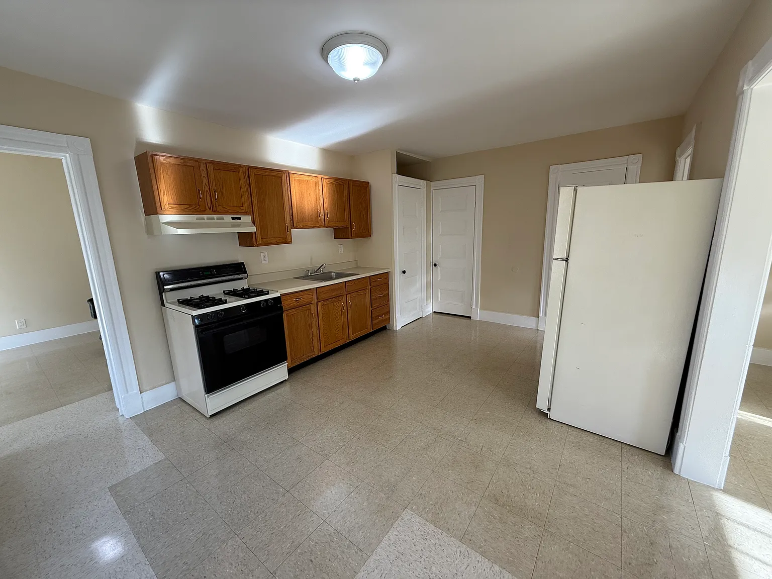 1 bed, 850 sqft, $2,100 — Photo 1