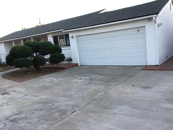 GARAGE WITH 4 CARS DRIVEWAY