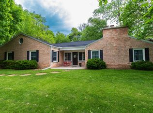 8340 N Santa Monica Blvd, Fox Pt, WI 53217