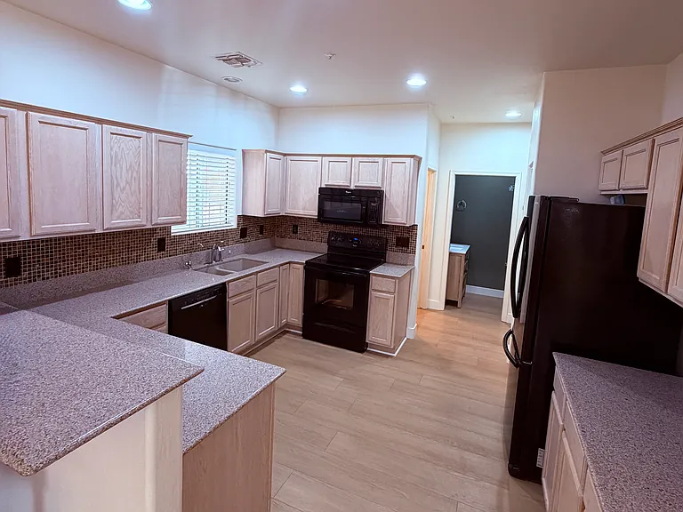 9750 N Monterey Dr #23 — Photo 16