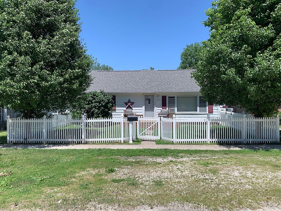 821 E Prairie St, Pontiac, IL 61764 Zillow