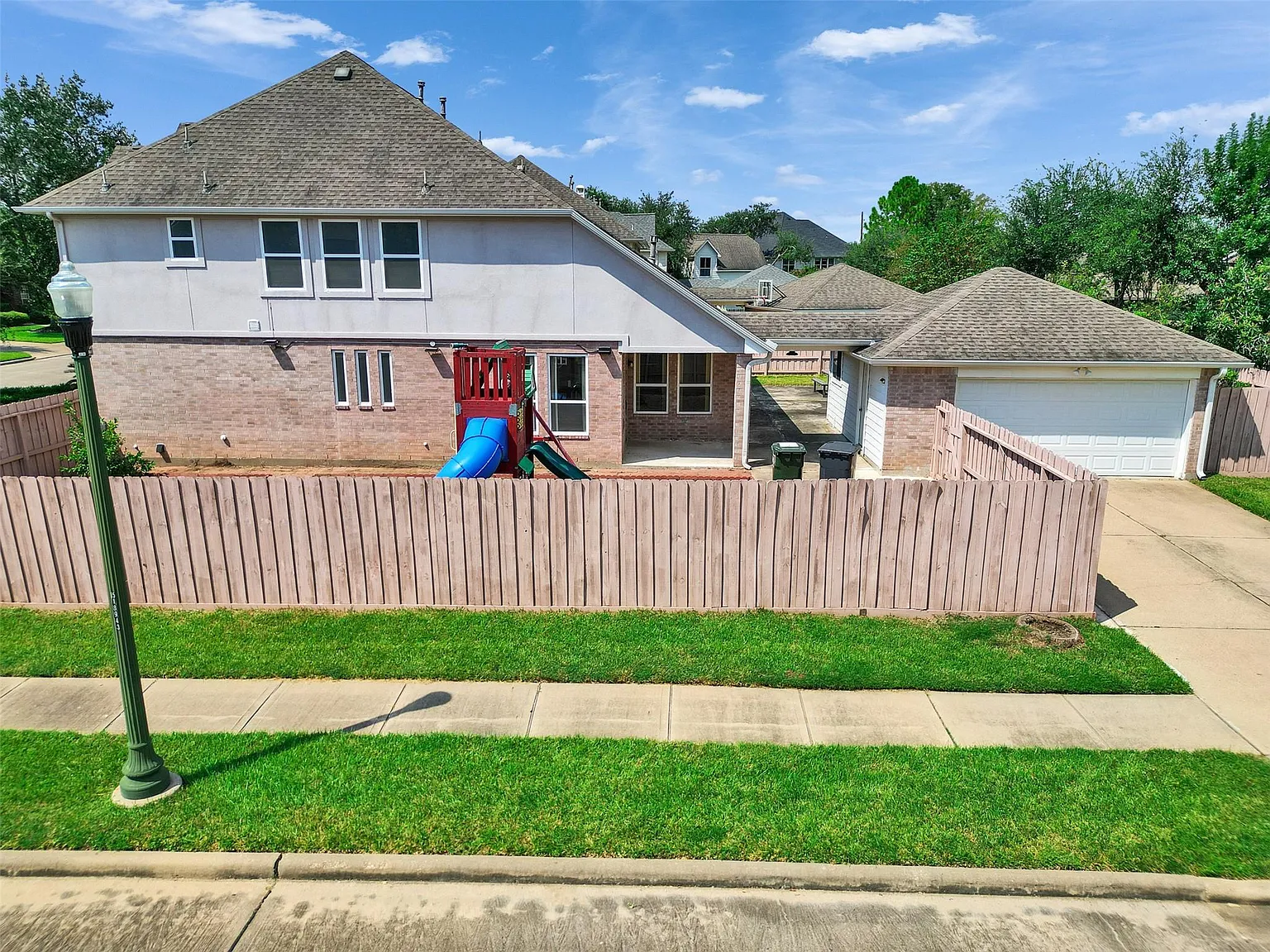 4 bed, 4.0 bath, 3564 sqft, $3,500 — Photo 2