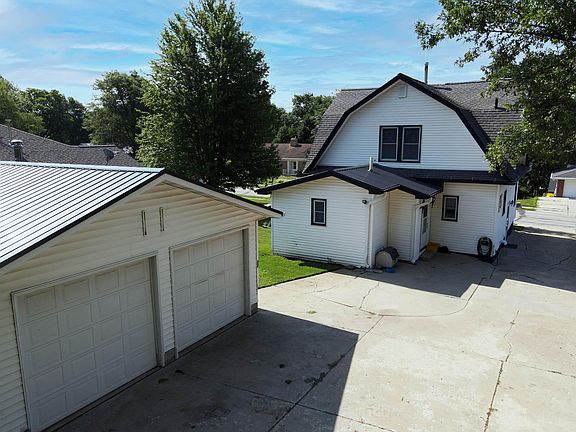 3rd image of 1318 Durant St