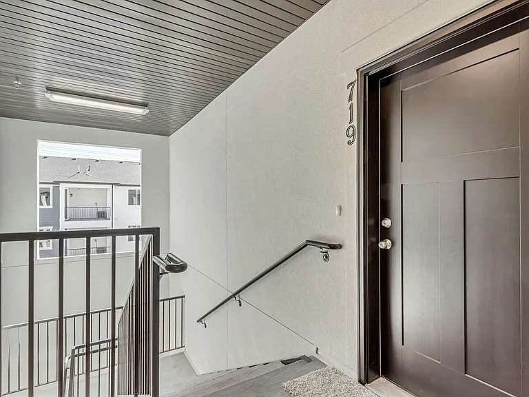 719 N 380 W — Photo 20