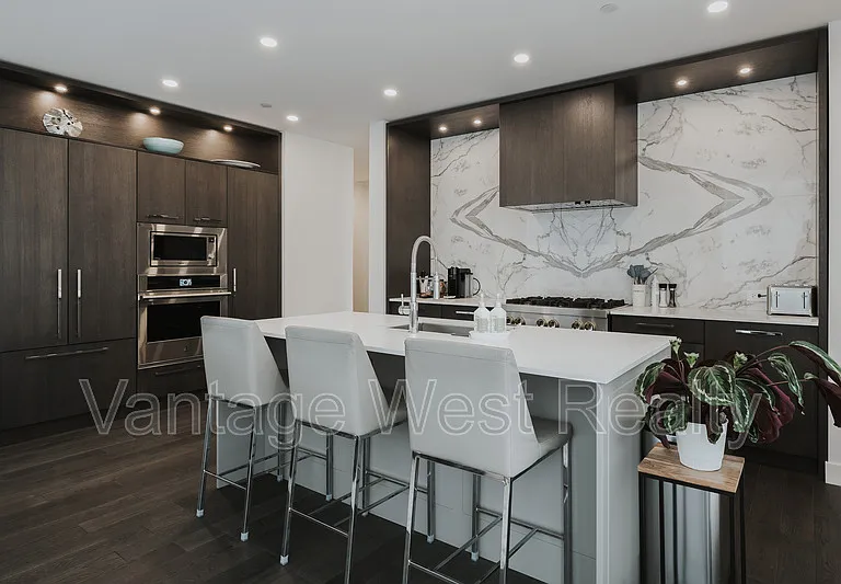 3389 Lakeshore Rd #516 — Photo 4