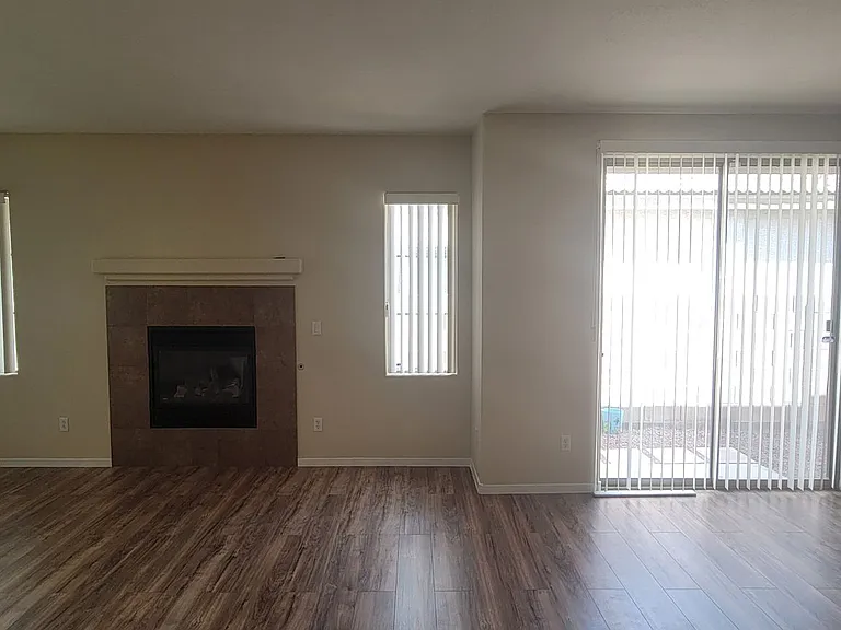 3833 Bowers Hollow Ave — Photo 4