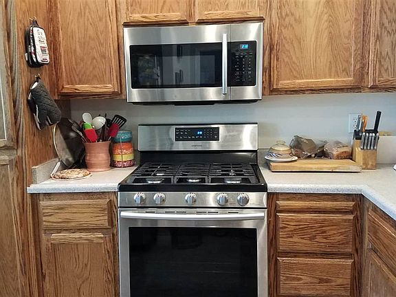 3rd image of 242 Heather Ln