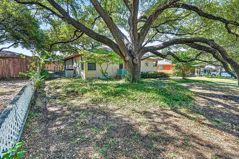 2 bed, 1.0 bath, 1325 sqft, $2,100 — Photo 3