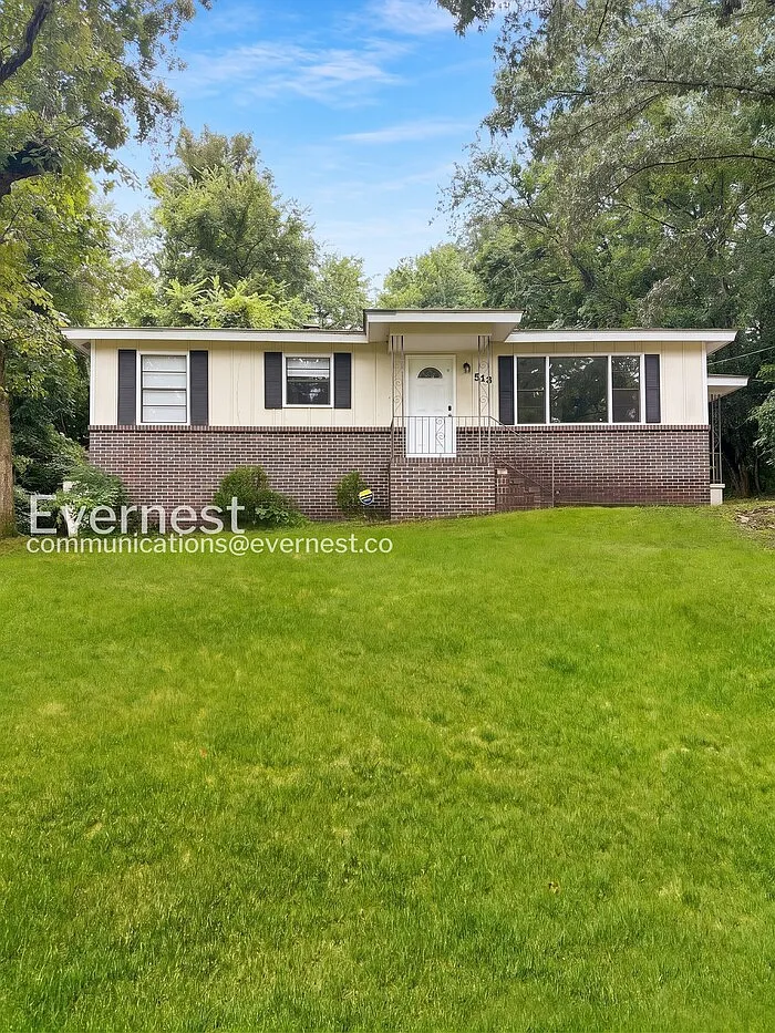 3 bed, 1.0 bath, 1000 sqft, $1,145 — Photo 2