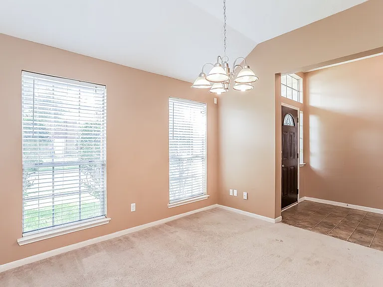 4910 Stone Harbor Dr — Photo 5
