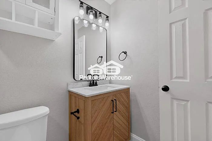 1004 Whitehall Dr — Photo 28