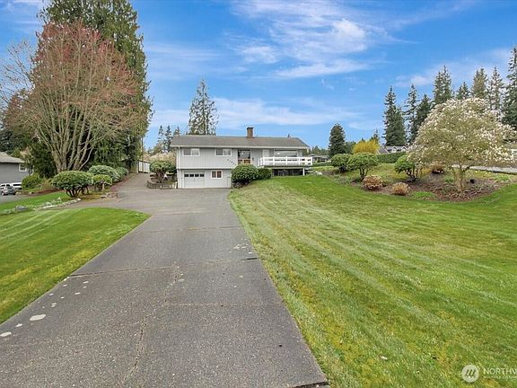 3rd image of 21620 88th Drive NE