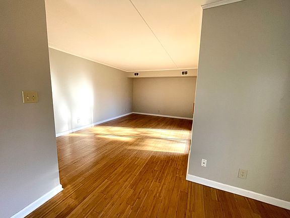 3rd image of 5140 E Willock Rd