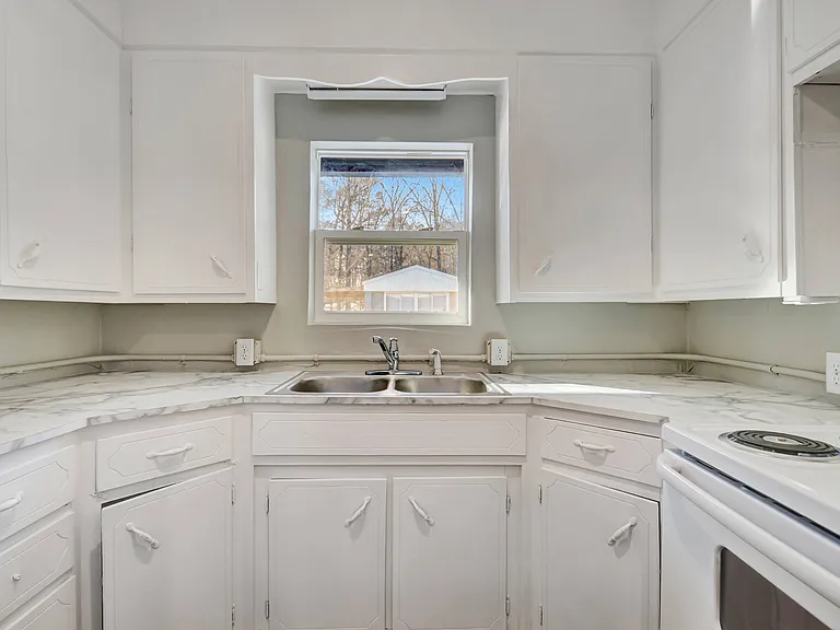 2751 Malvern Ave — Photo 18