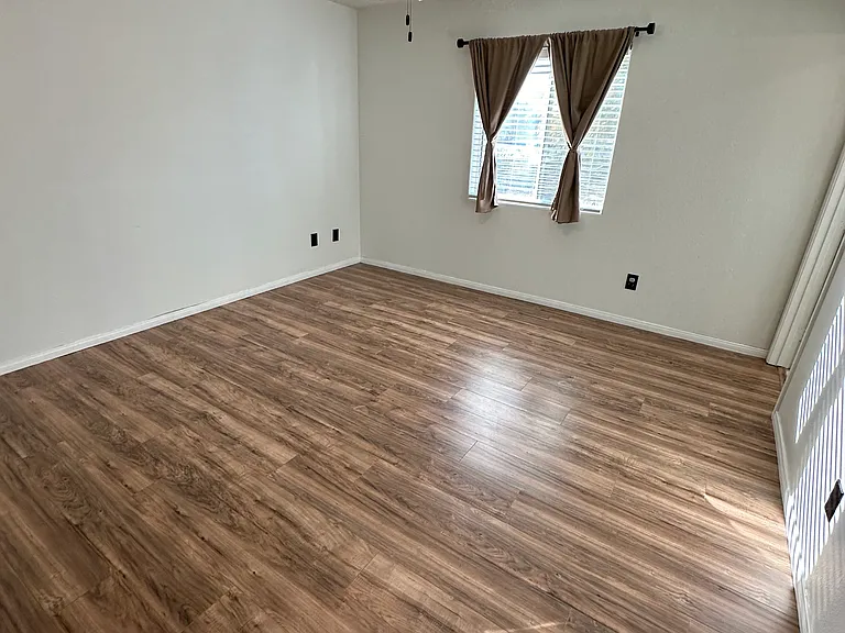 5633 Abronia Ave — Photo 7