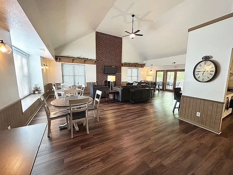 Glenn Valley Apartments — Photo 38