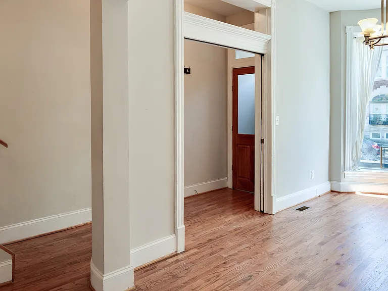 418 E 22nd St — Photo 5