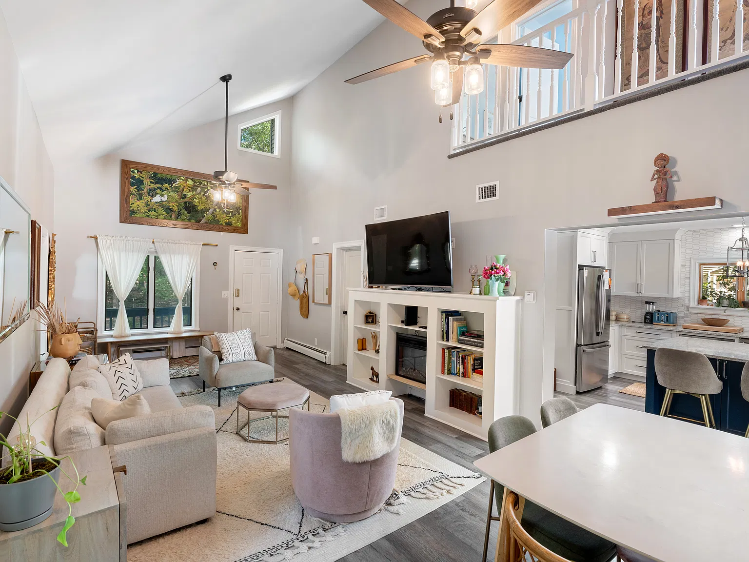 Hamptons Bays Year Round Rental — Photo 3