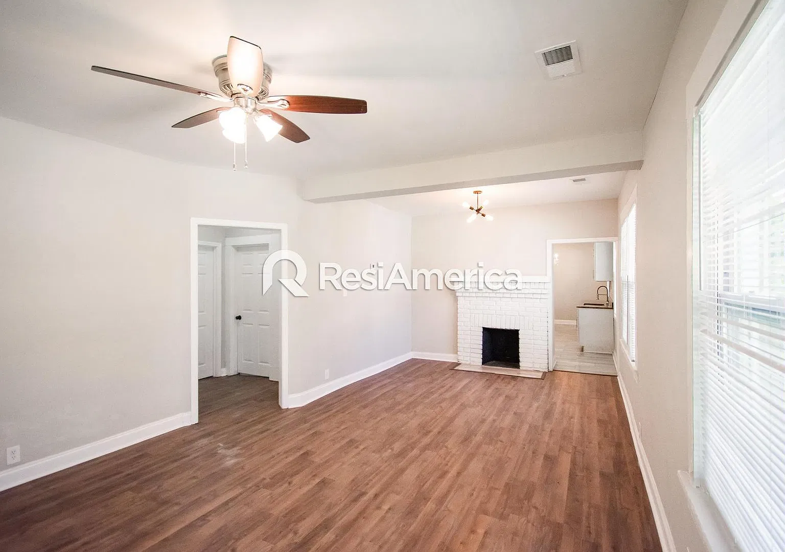 Beautiful Midtown Bungalow- Fully Updated! — Photo 4