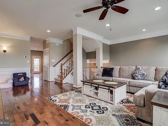 Bright and spacious living room