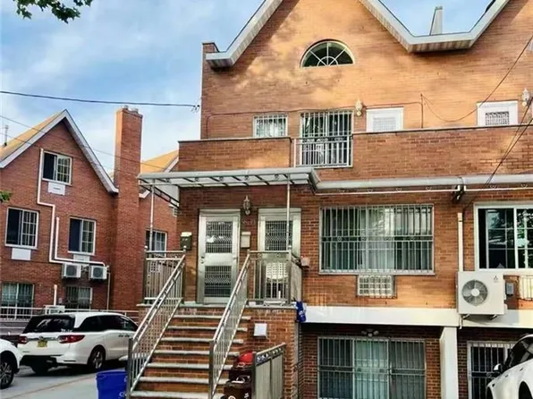 5811 183rd St, Fresh Meadows, NY 11365